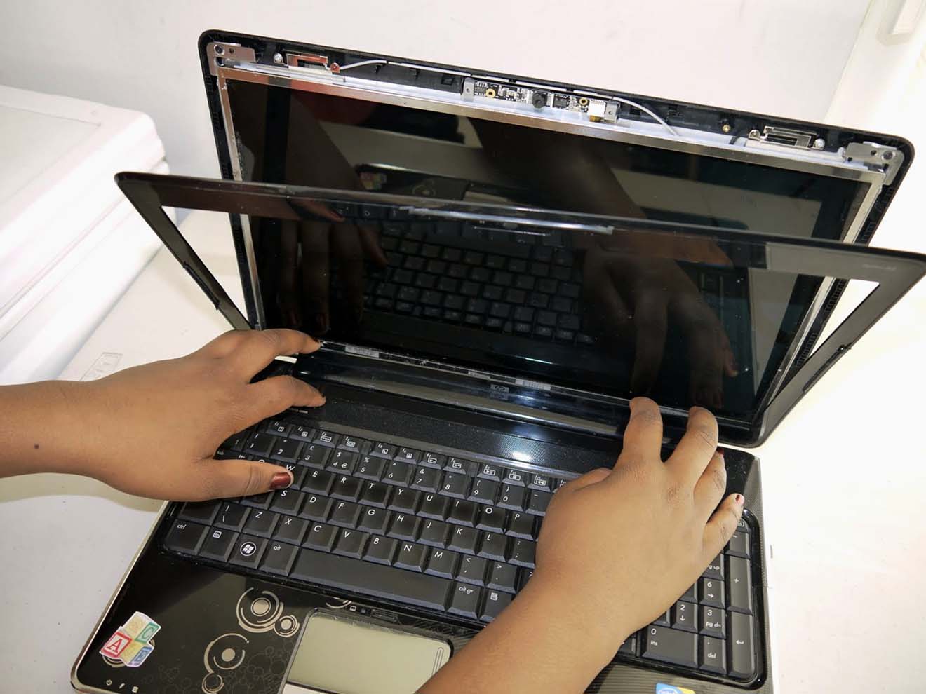 Замена экрана ноутбука HP в Тюмени